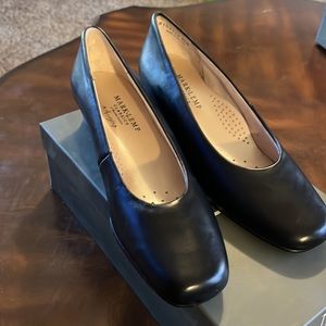 (173) NWT ladies black shoes by Mark & Kemp. Size 6 1/2 medium